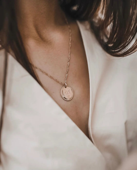 AMOUR | Namens Anhänger - 18k vergoldet  | Personalisierbar