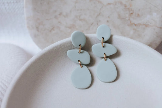 SOLANA – Polymer Clay Ohrringe Sage Green | Boho Statement Earrings | Leichte Ohrringe | Handmade Jewelry | Geschenk für Sie