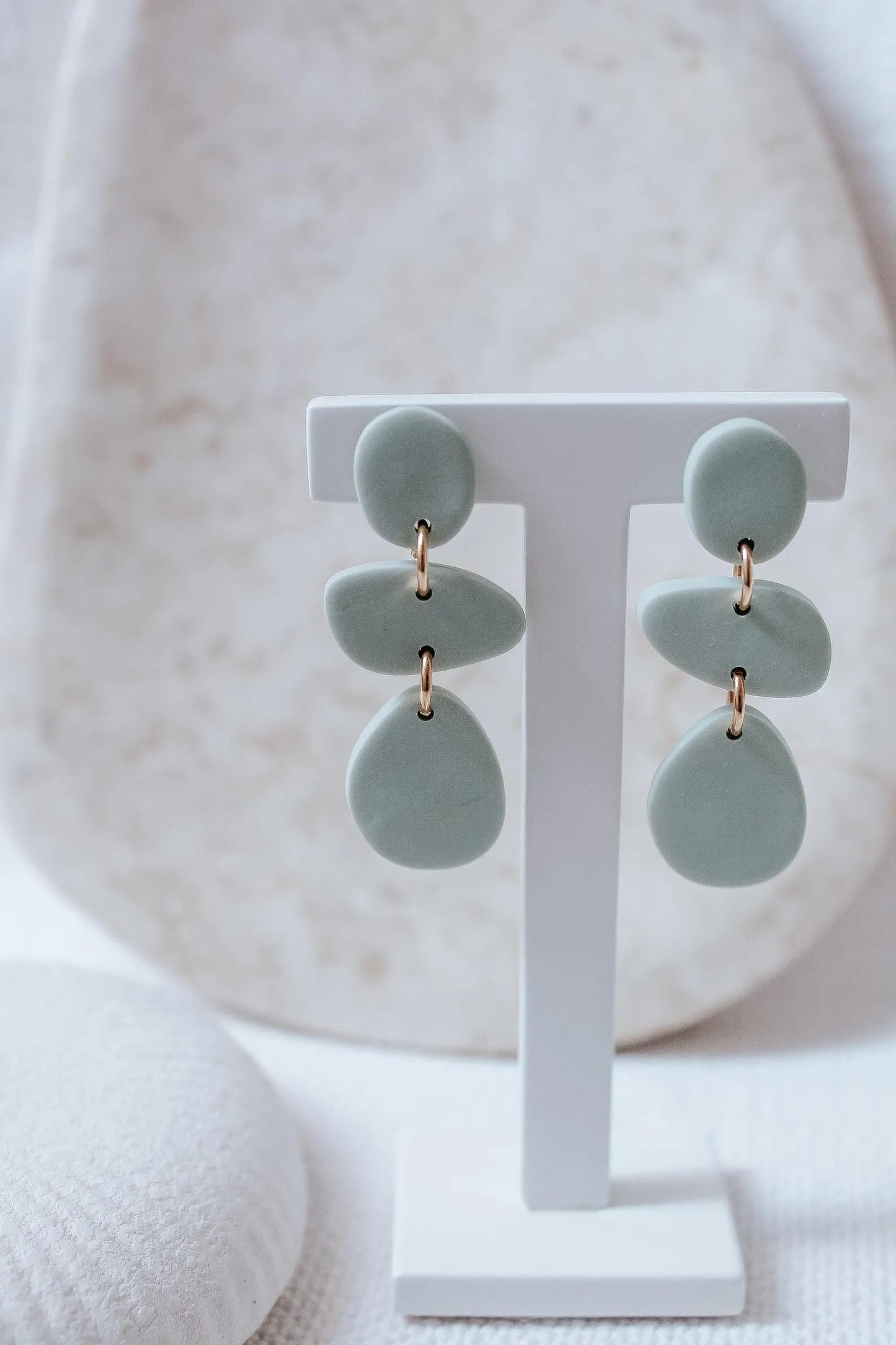 SOLANA – Polymer Clay Ohrringe Sage Green | Boho Statement Earrings | Leichte Ohrringe | Handmade Jewelry | Geschenk für Sie